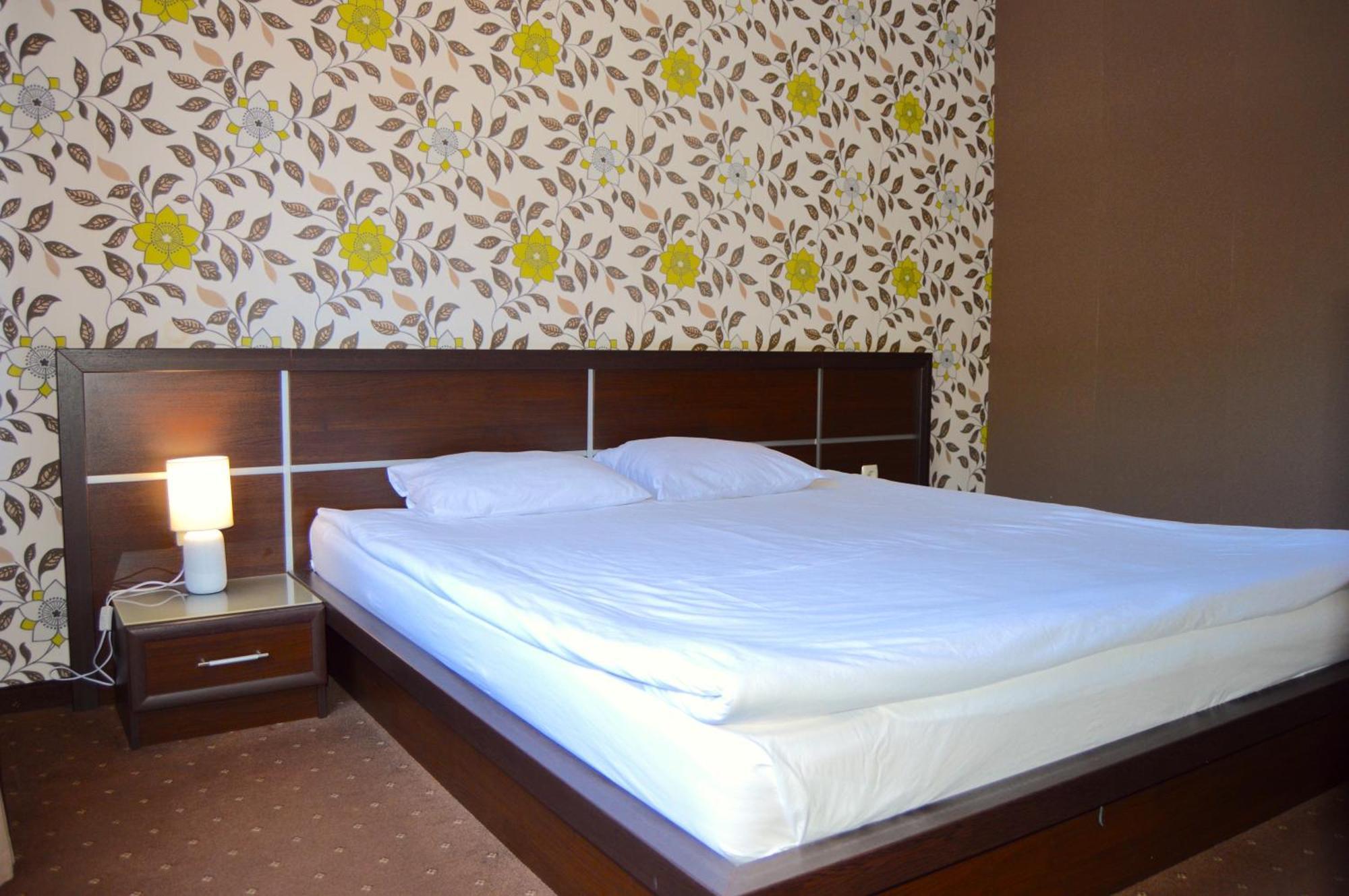 Hemus Hotel - Vratza Vratsa ภายนอก รูปภาพ