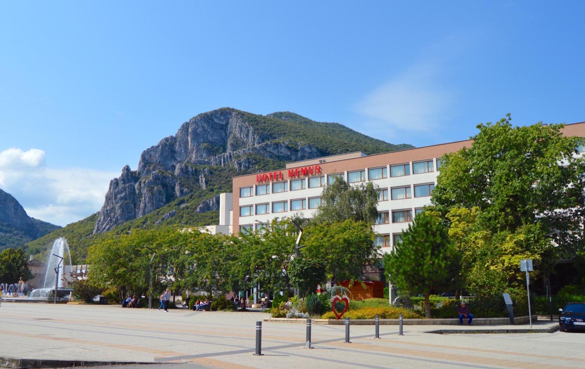Hemus Hotel - Vratza Vratsa ภายนอก รูปภาพ