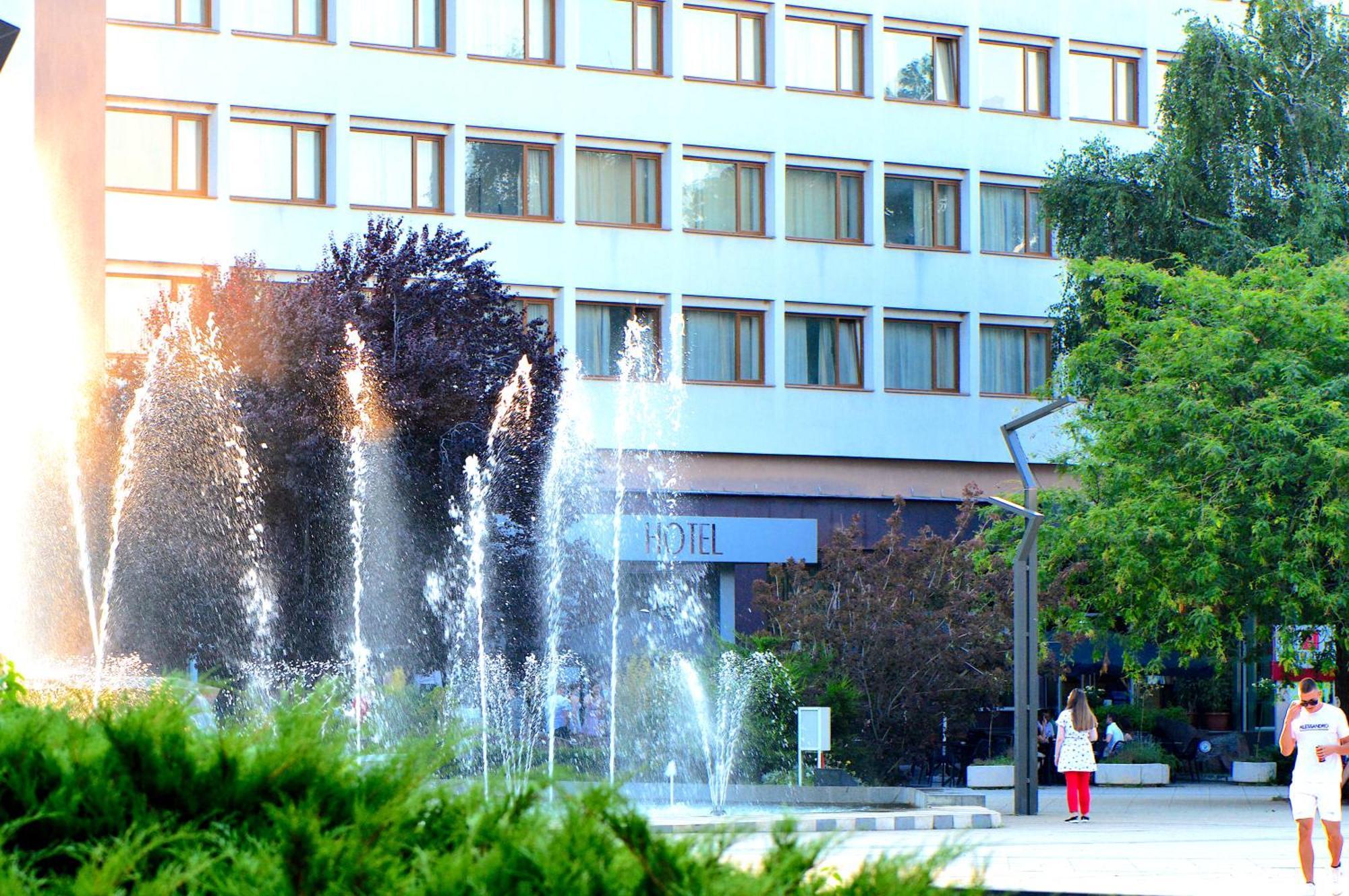 Hemus Hotel - Vratza Vratsa ภายนอก รูปภาพ