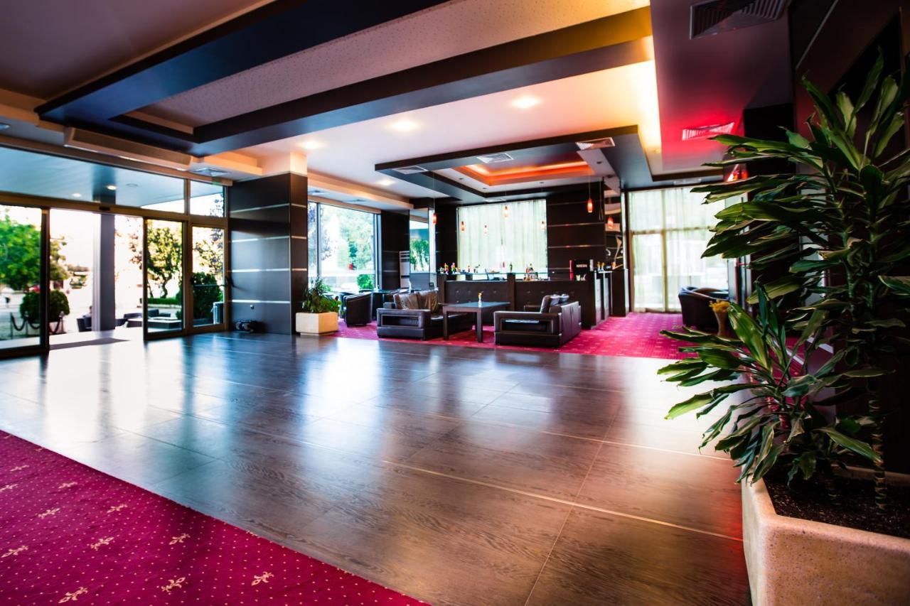 Hemus Hotel - Vratza Vratsa ภายนอก รูปภาพ