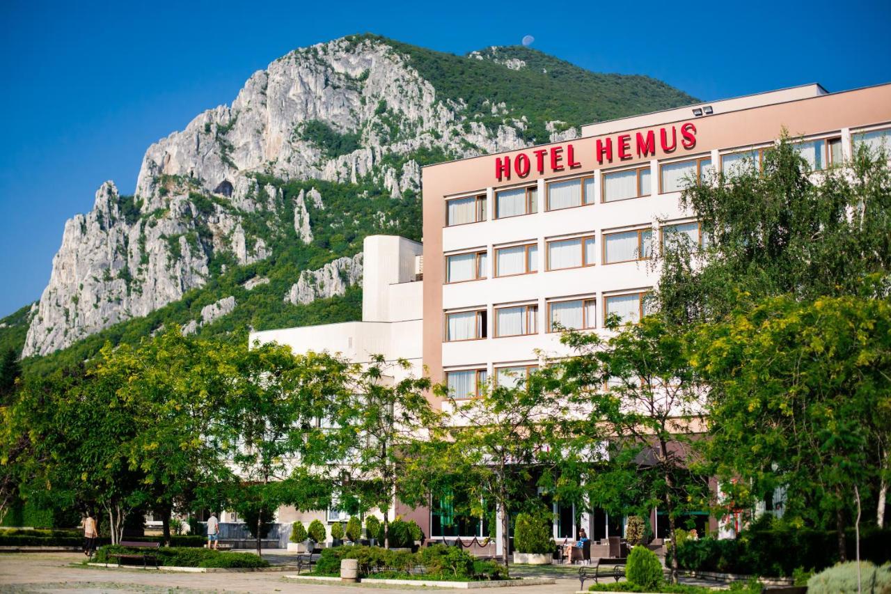 Hemus Hotel - Vratza Vratsa ภายนอก รูปภาพ