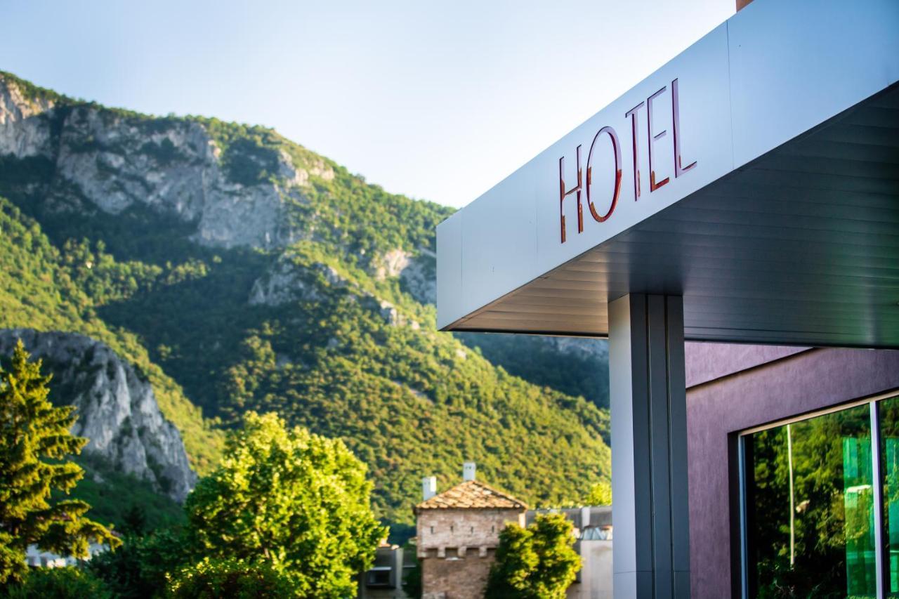 Hemus Hotel - Vratza Vratsa ภายนอก รูปภาพ