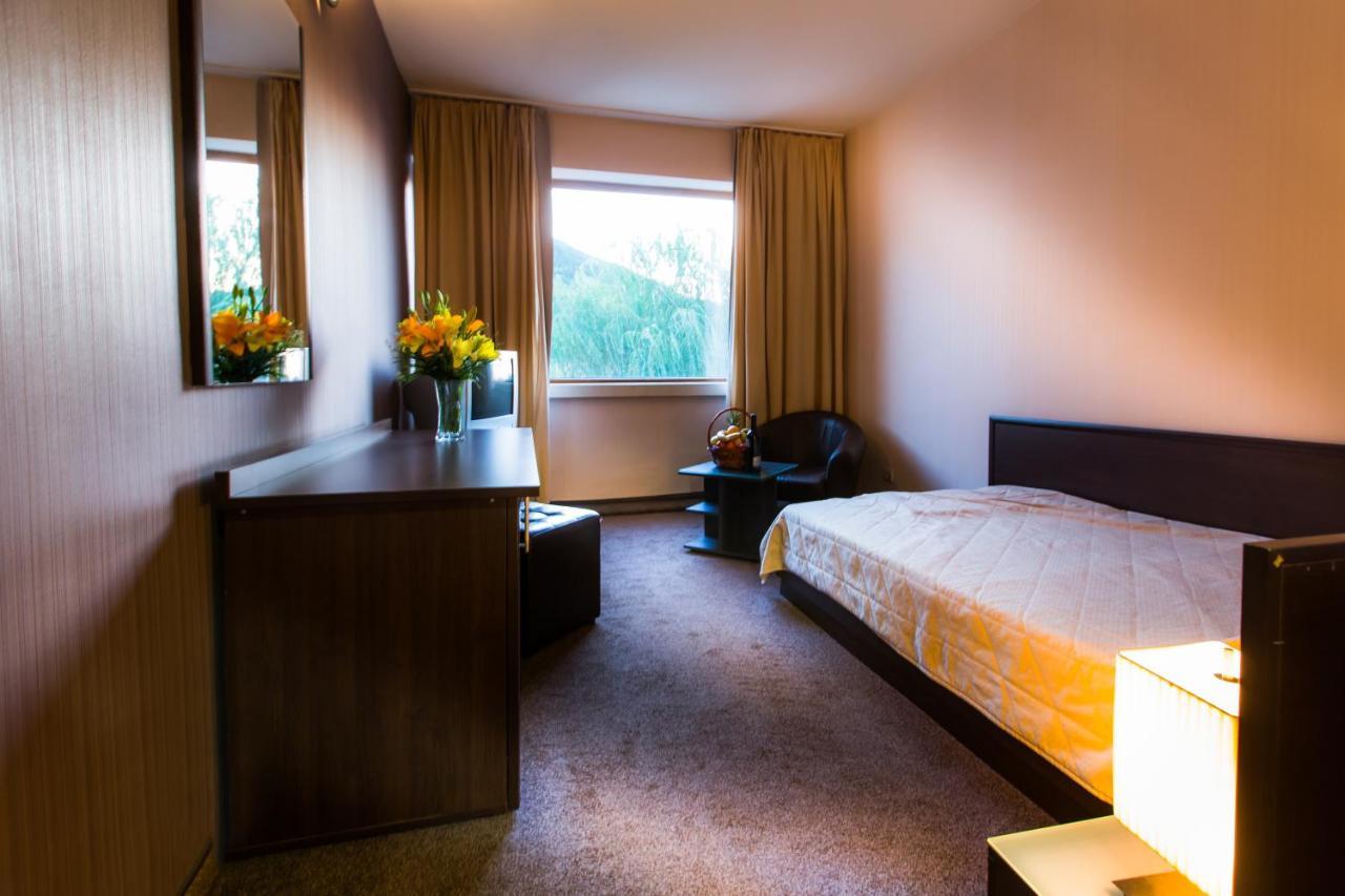 Hemus Hotel - Vratza Vratsa ภายนอก รูปภาพ